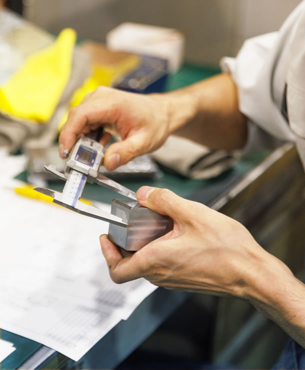 部品加工　作業風景