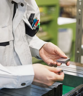 部品加工　作業風景