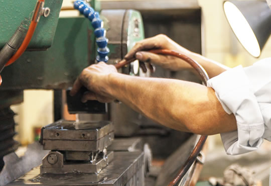 部品加工　作業風景